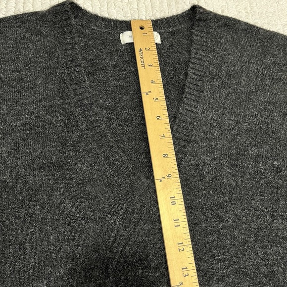 Treasure & Bond Wool Blend Alpaca Cozy V-Neck Sweater Size Large Women
( U 3 ) - Picture 5 of 10